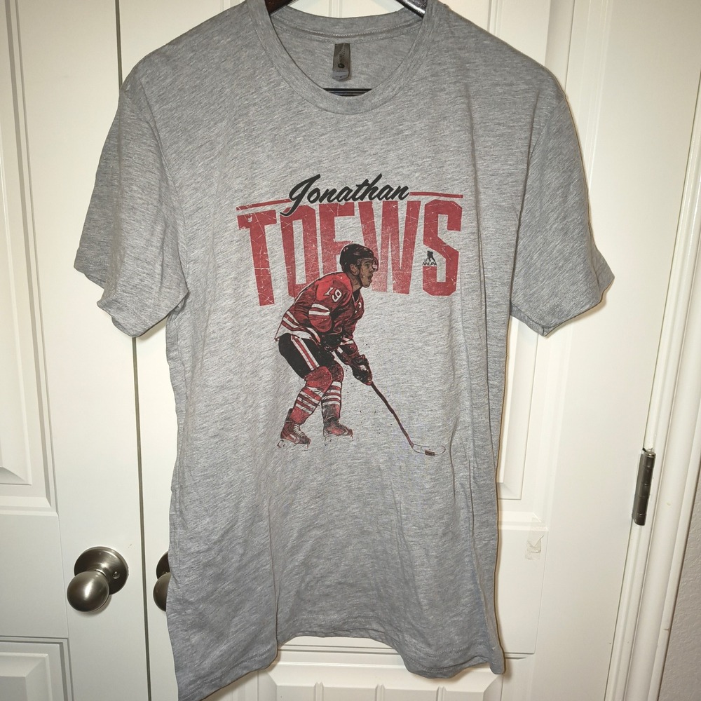 Jonathan Toews Chicago Blackhawks NHLPA Graphic T-Shirt Gray Mens Medium